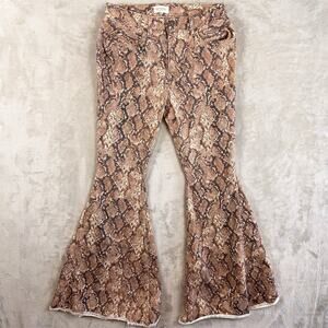 Shyanne High Rise Snake Print Super Flare Jeans Women's 32x34 (Fits 30") Western